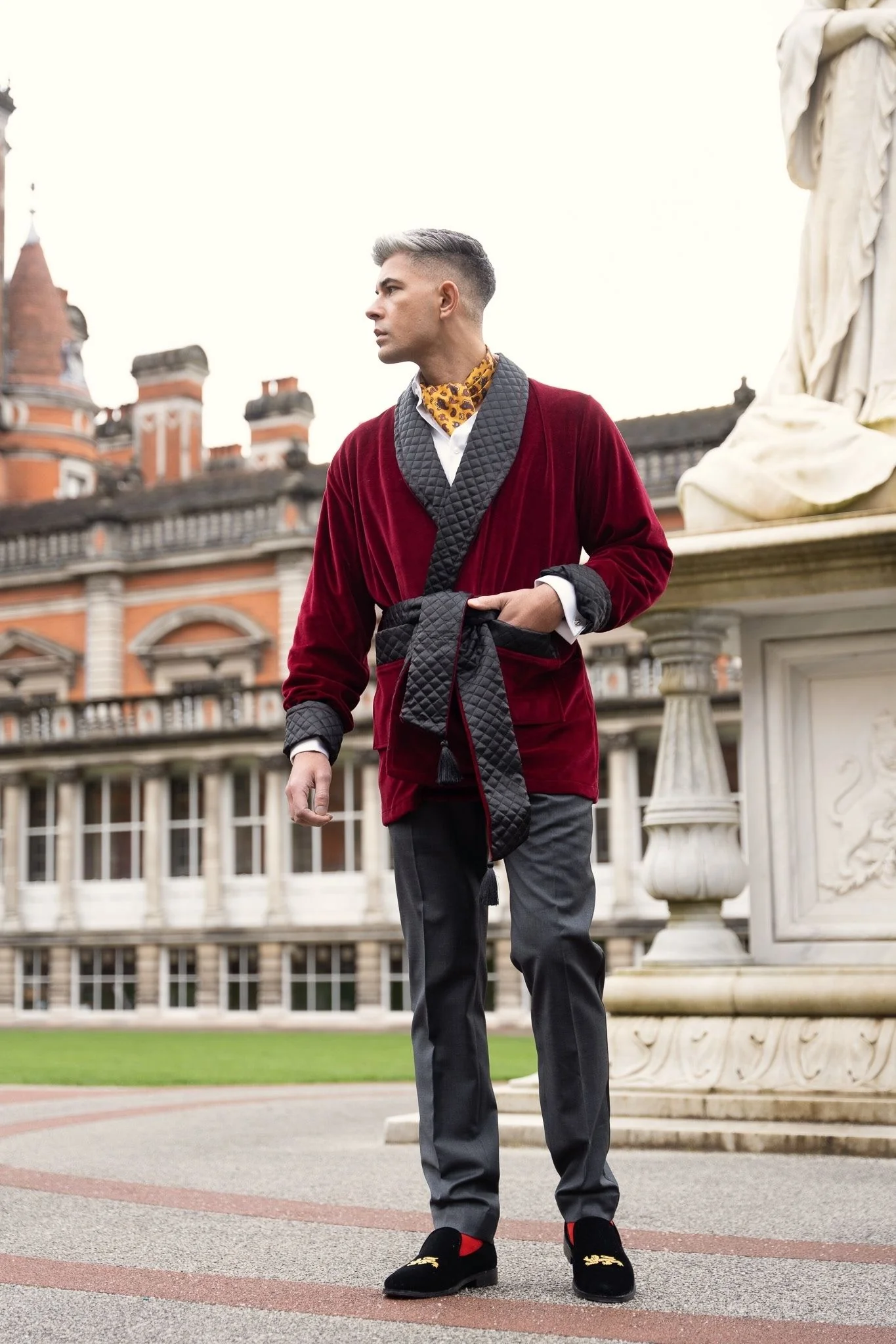 Belgravia Short Velvet Smoking Jacket in Burgundy - Image 3